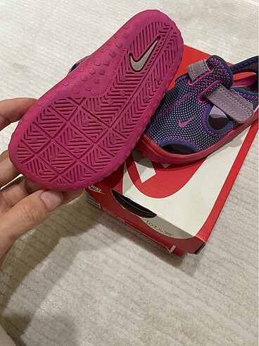 21 Beden Nike Sunray protect 21 numara kız çocuk sandalet