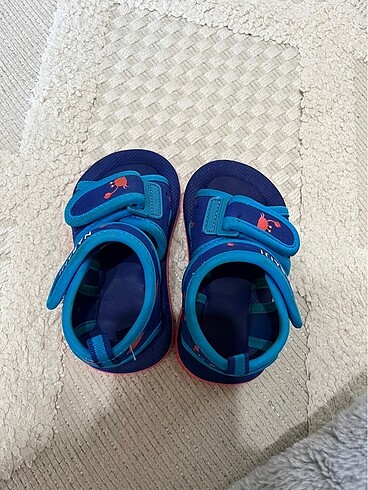 22 Beden Decathlon çocuk sandalet