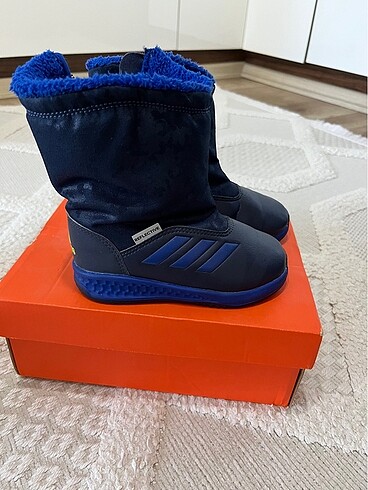 Adidas çocuk bot
