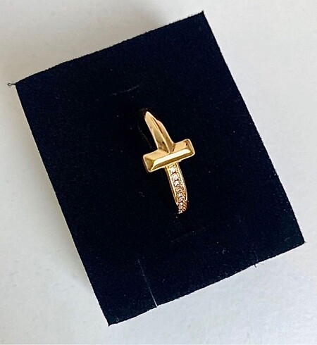Beden Tiffany&Co Tek Sıra Taşlı Yüzük