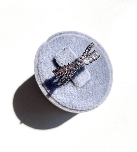 swarovski Pırlanta ve Baget Taş Kaplamalı Yüzük