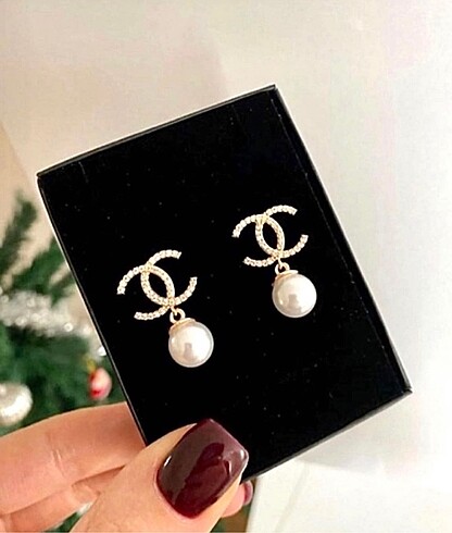 Chanel İnci Detaylı Tasarım Küpe