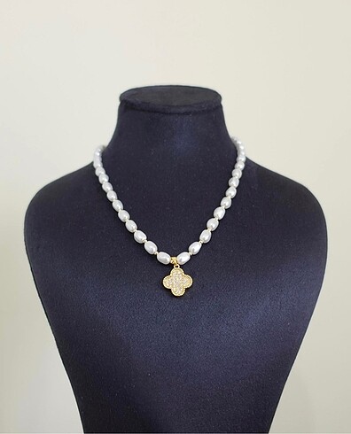 Van Cleef & Arpels Van Cleef Tasarım İnci Detaylı Kolye