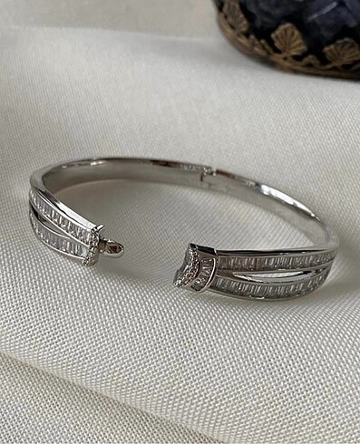 swarovski Swarovski Tasarım Baget Detaylı Kelepçe