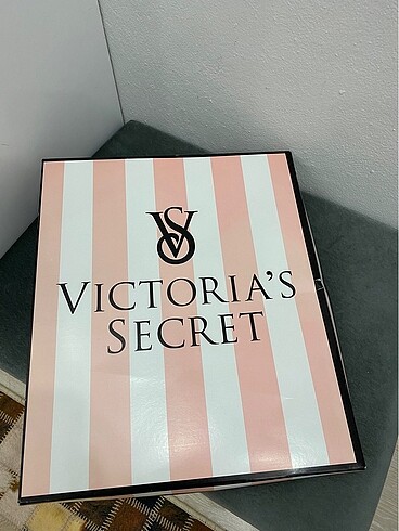 Victoria s Secret ETİKETLİ HİÇ KULLANILMAMIŞ VICTORİA S SECRET PİJAMA TAKIMI
