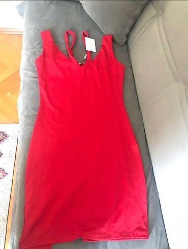 Kırmızı elbise