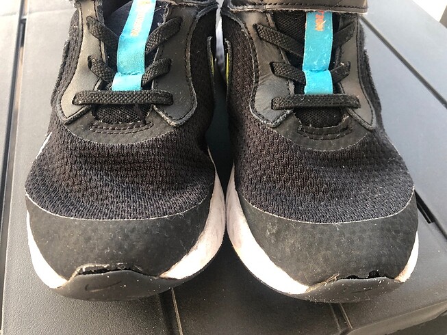 32 Beden siyah Renk Nike erkek çocuk spor ayakkabı