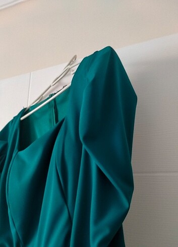 Zümrüt yeşili abiye elbise - Görsel 7