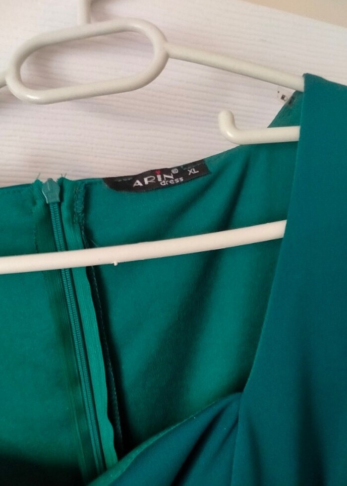 Zümrüt yeşili abiye elbise - Görsel 5