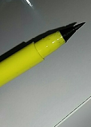 Maybelline maybelline colossal kajal siyah eyeliner