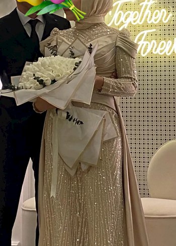 Bej Uzun Kollu Drapeli Çiçekli Abiye - Görsel 2