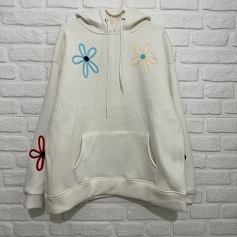 Kapüşonlu cepli sweatshirt
