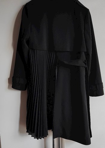 Kadın Siyah Pileli Uzun Trençkot - Görsel 4