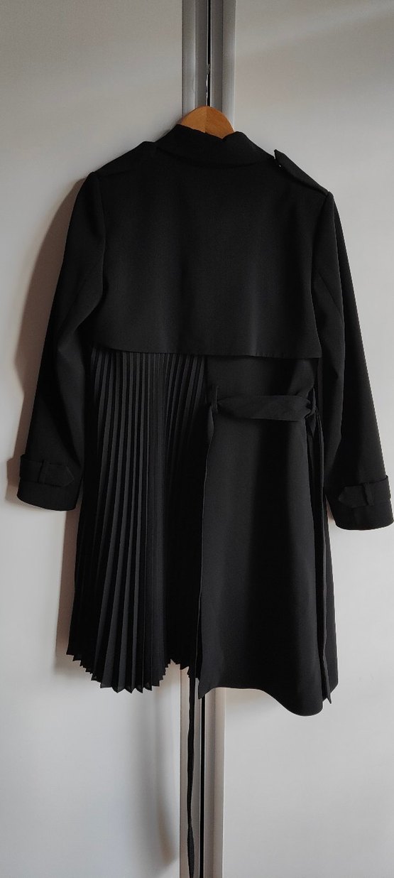 Kadın Siyah Pileli Uzun Trençkot - Görsel 3