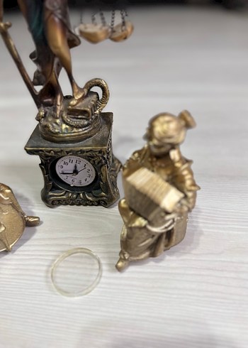 Koyu Altın Renkli Adalet ve Müzik Figürleri - Görsel 6