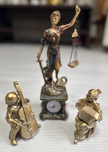 Koyu Altın Renkli Adalet ve Müzik Figürleri - Görsel 8