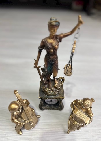 Koyu Altın Renkli Adalet ve Müzik Figürleri - Görsel 4