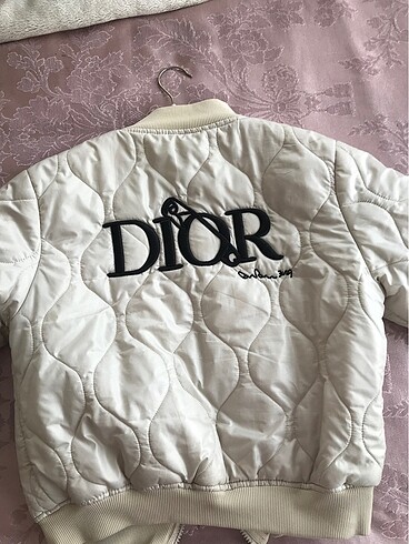 s Beden Dior mont