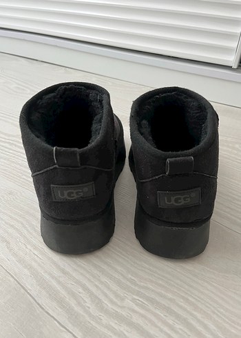 UGG Siyah Kadın Kısa Botlar