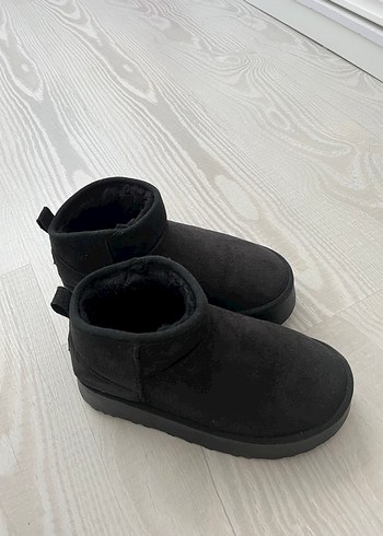 38 Beden UGG Siyah Kadın Kısa Botlar