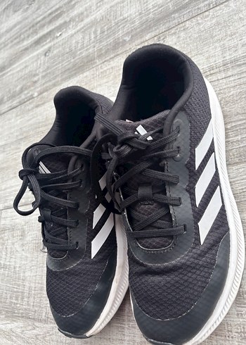 38 Beden Orijinal Adidas Siyah Spor Ayakkabı