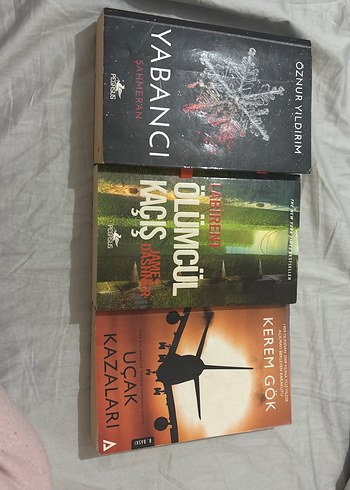 3 ad. kitap ve kitaplardan birinde yazarın kendi kaleminden not. - Görsel 2