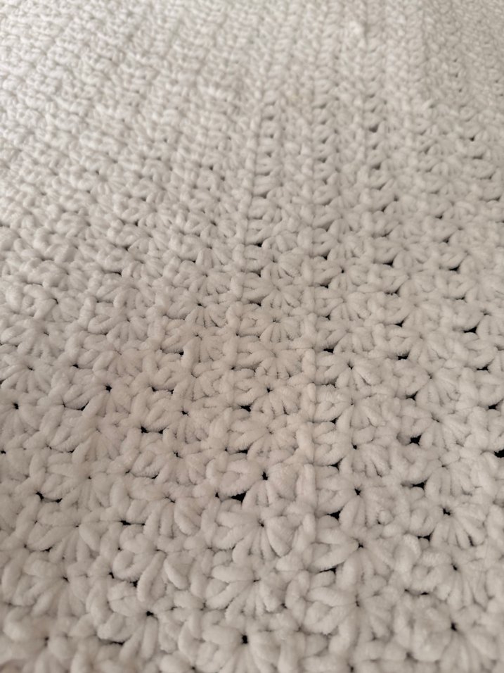 Beyaz Örgü Bebek Battaniyesi - Görsel 3