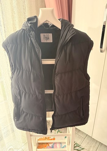 Siyah Kapüşonlu Mudo Kısa Kadın Mont Yelek - Görsel 4