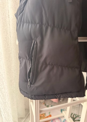 Siyah Kapüşonlu Mudo Kısa Kadın Mont Yelek - Görsel 6