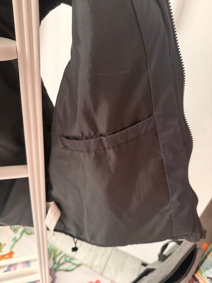 Siyah Kapüşonlu Mudo Kısa Kadın Mont Yelek - Görsel 3