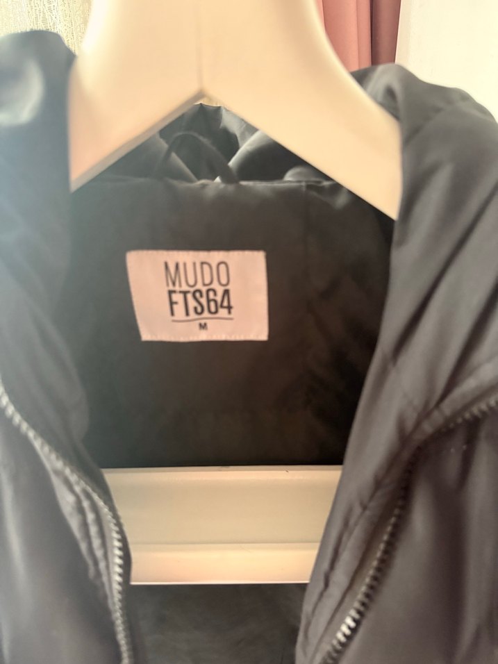 Siyah Kapüşonlu Mudo Kısa Kadın Mont Yelek - Görsel 5