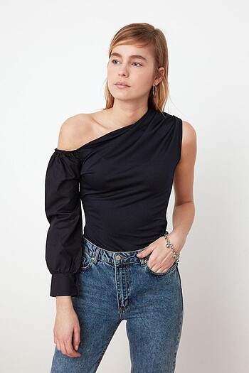 Poplin Detaylı Tek Omuz Bluz