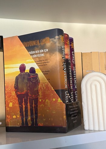 Güneşi Söndürmem Gerek Üçlemesi Seti - Görsel 2