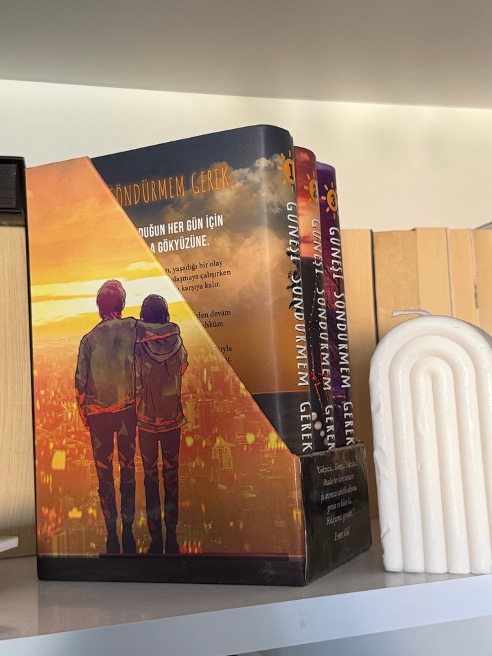 Güneşi Söndürmem Gerek Üçlemesi Seti - Görsel 2