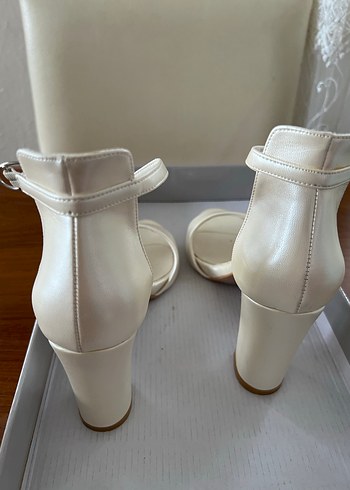Beyaz Tokalı Kadın Abiye Ayakkabı - Görsel 5