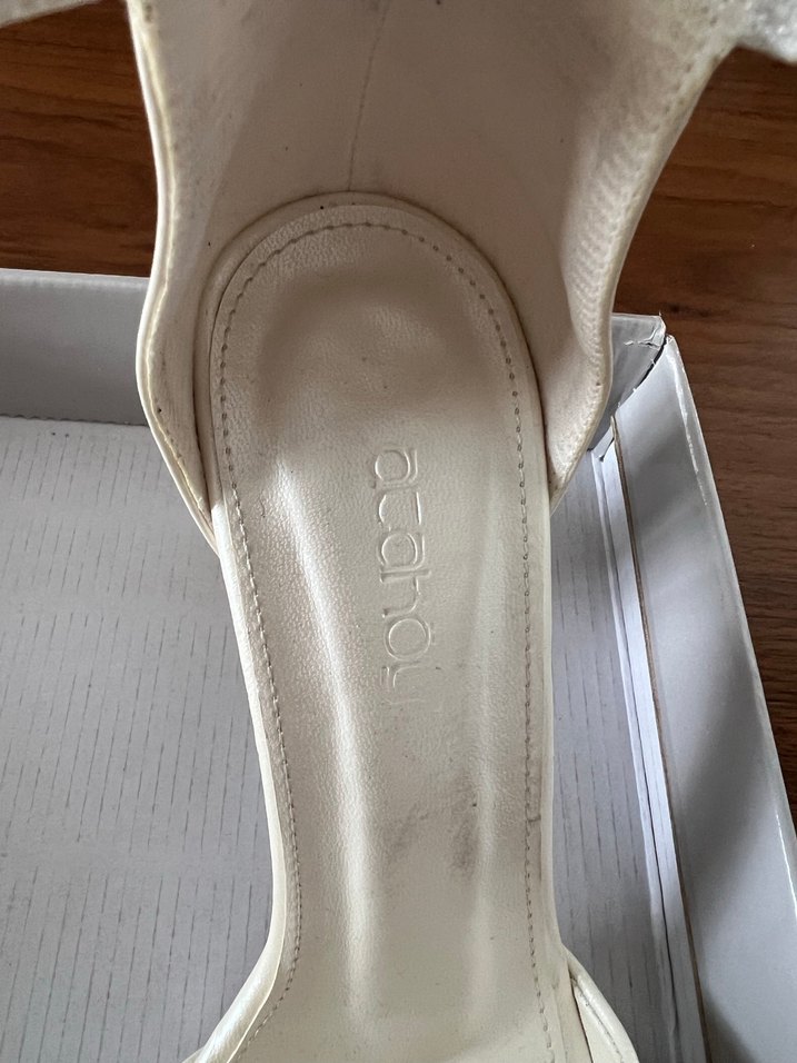 Beyaz Tokalı Kadın Abiye Ayakkabı - Görsel 3