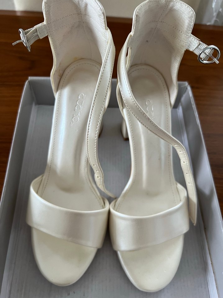 Beyaz Tokalı Kadın Abiye Ayakkabı - Görsel 4