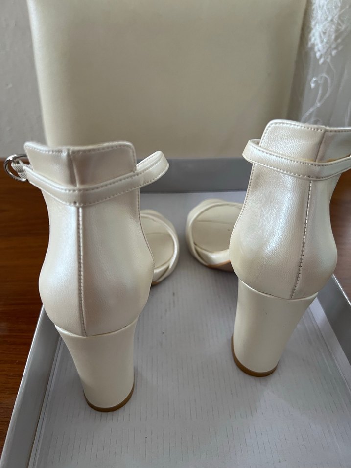 Beyaz Tokalı Kadın Abiye Ayakkabı - Görsel 5