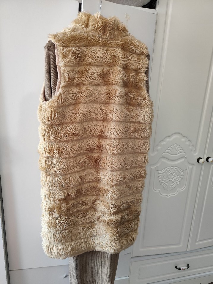 Uzun Kürklü Bej Kadın Yelek - Görsel 2