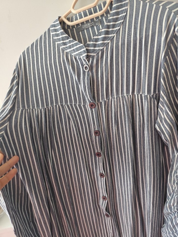 Uzun Kollu Gri Çizgili Keten Gömlek - Görsel 2
