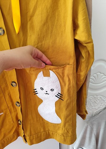 Düğmeli Sarı Kapüşonlu Kedi Desenli Ceket - Görsel 2