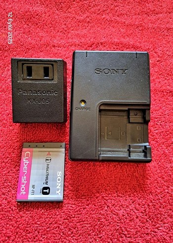 Sony BC-CS3 Şarj Cihazı ve NP-FT1 Pil