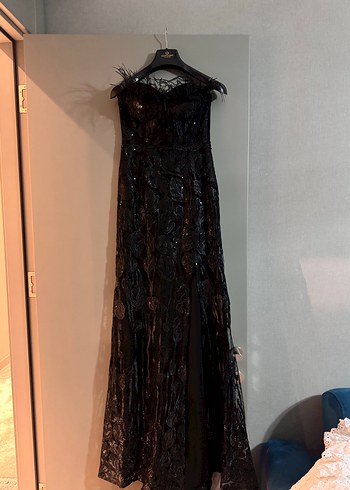 Siyah Dantel İşlemeli Uzun Straplez Abiye Elbise - Görsel 2