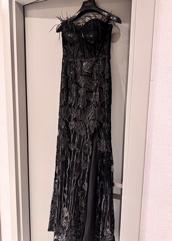 Siyah Dantel İşlemeli Uzun Straplez Abiye Elbise - Görsel 3