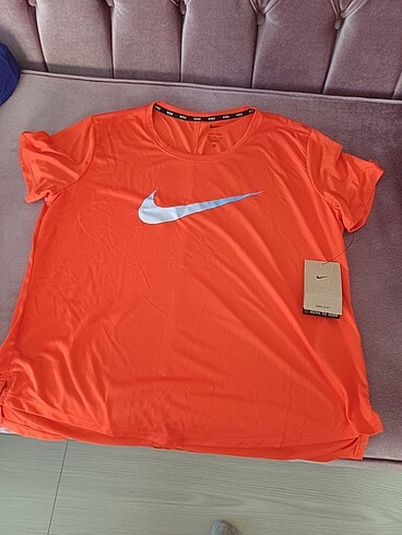 Nike üst giyim