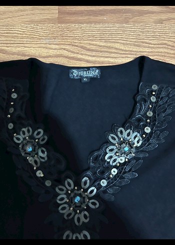 V Yaka Pullu Siyah Kadın Bluz - Görsel 2