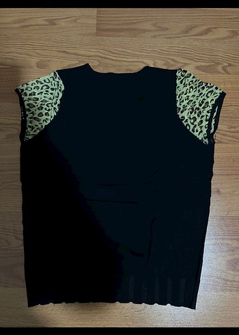 V Yaka Pullu Siyah Kadın Bluz - Görsel 3