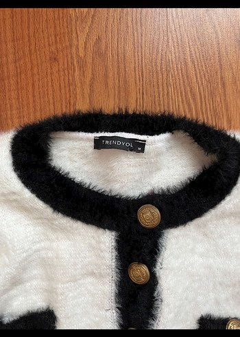 Düğmeli Beyaz Siyah Kadın Hırka - Görsel 3