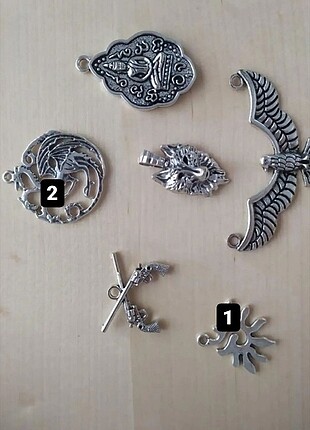 Diğer 16 adet charm