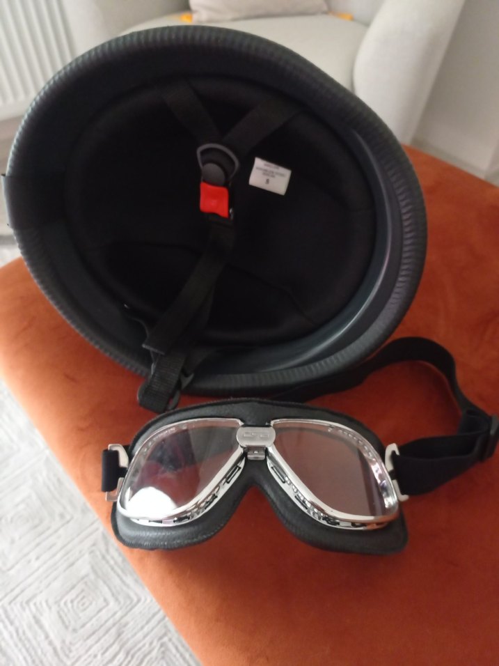 Kemerli Siyah Deri Klasik Motosiklet Kaskı - Görsel 3